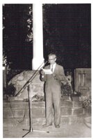 Andrzej Sączawa dokonuje odsłonięcia Pomnika Grunwaldzkiego po odnowieniu w 1977 roku